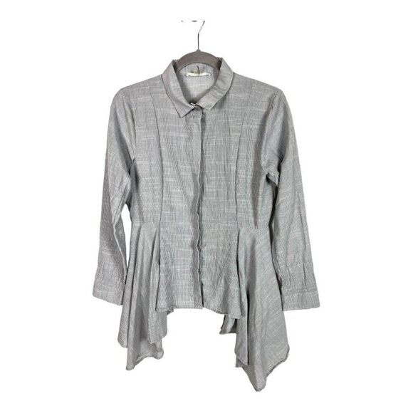 Liquid by sioni gray button‎ up top - Picture 1 of 7